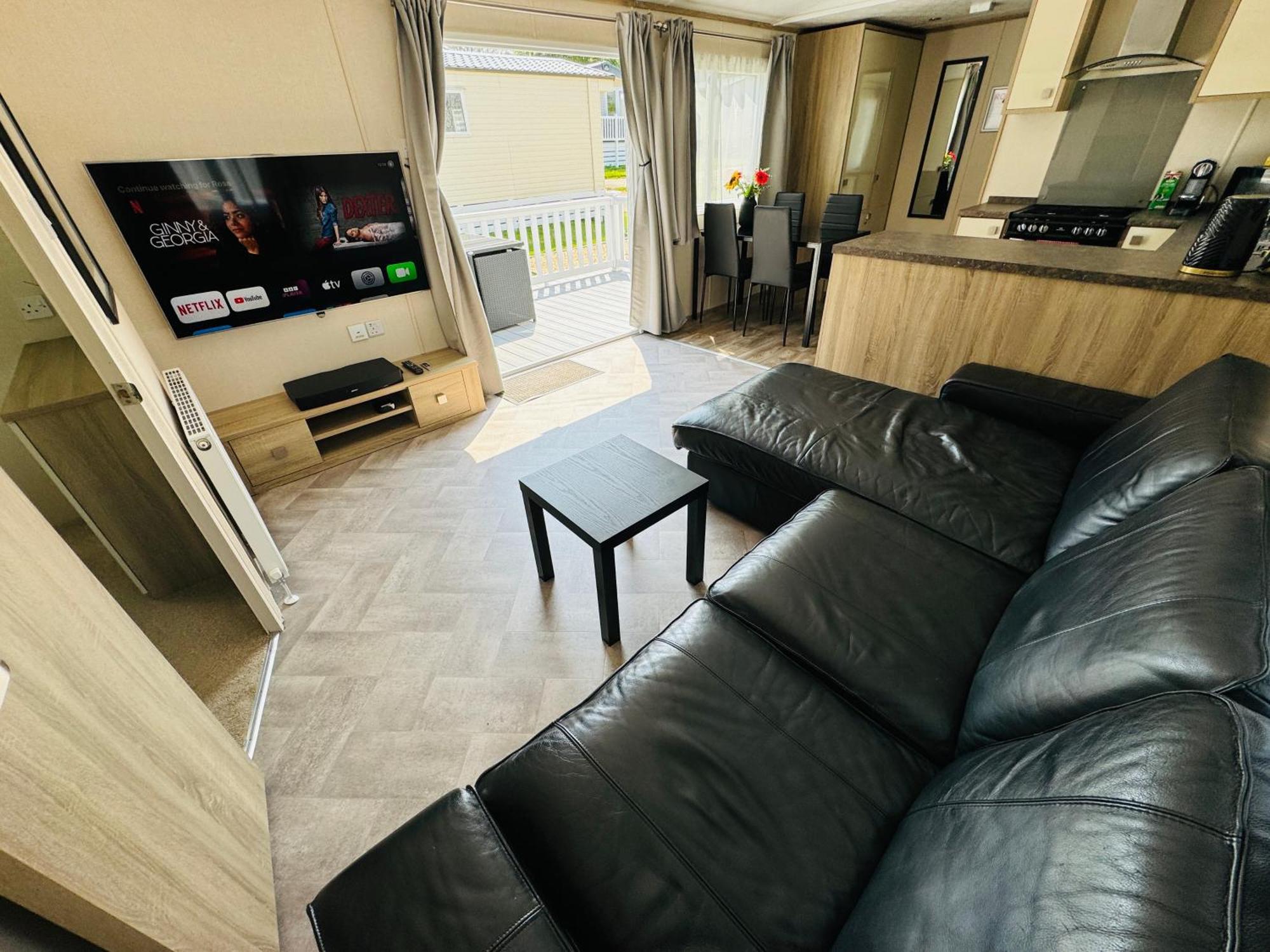 Rosa - Bournemouth Holiday Home 윔번민스터 외부 사진