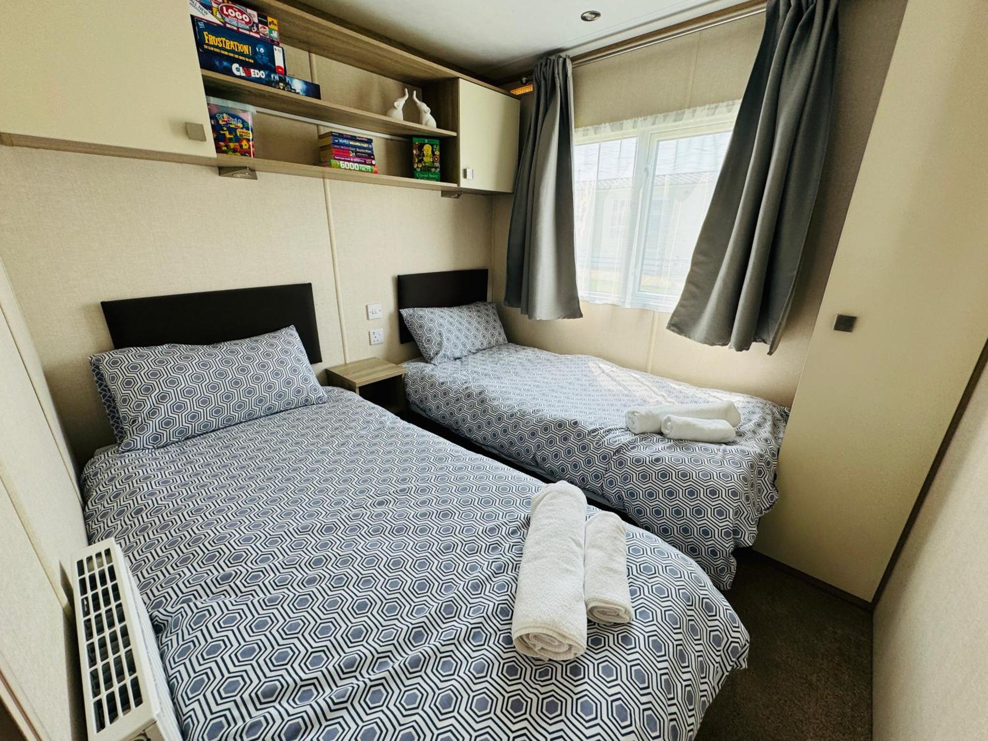 Rosa - Bournemouth Holiday Home 윔번민스터 외부 사진
