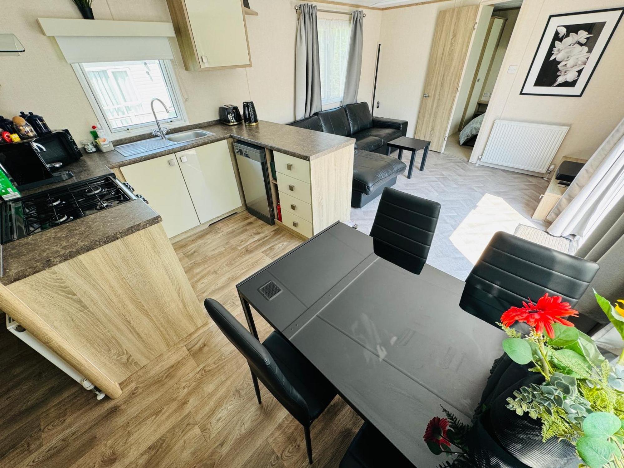 Rosa - Bournemouth Holiday Home 윔번민스터 외부 사진