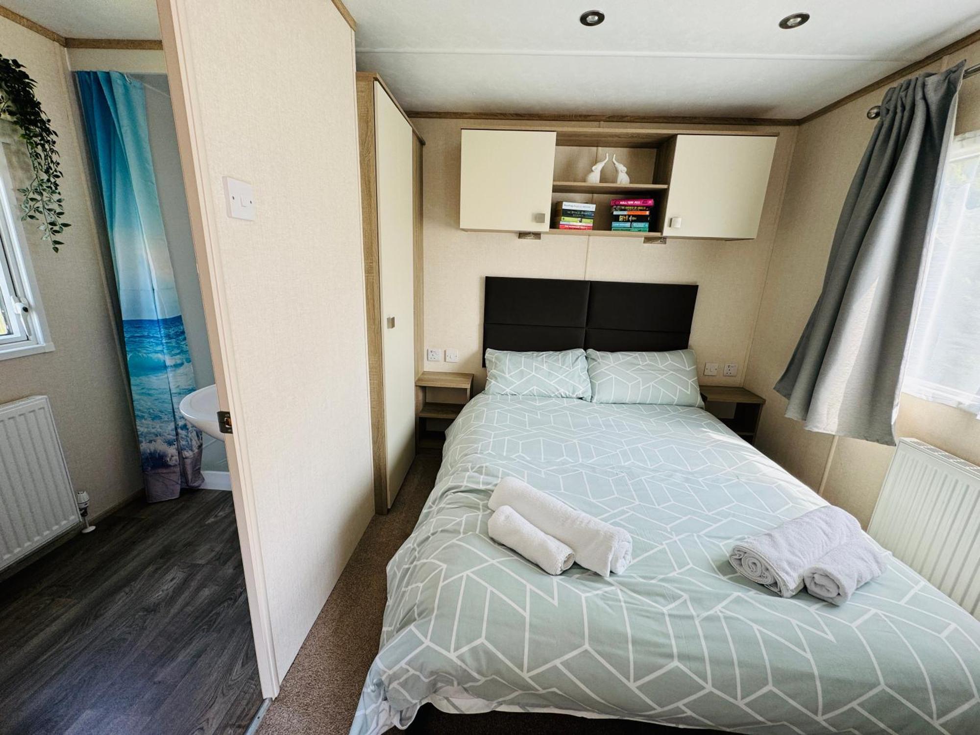 Rosa - Bournemouth Holiday Home 윔번민스터 외부 사진